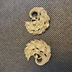 BSK clip earrings